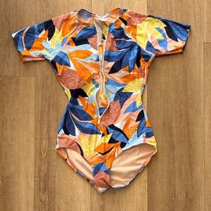 NWT Kona Sol Large - Colorful Leaf Print Swimsuit Rash Guard